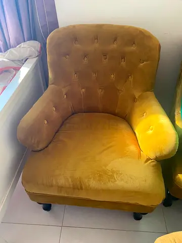 Mustard velvet tufted armchair - comfortable single seat