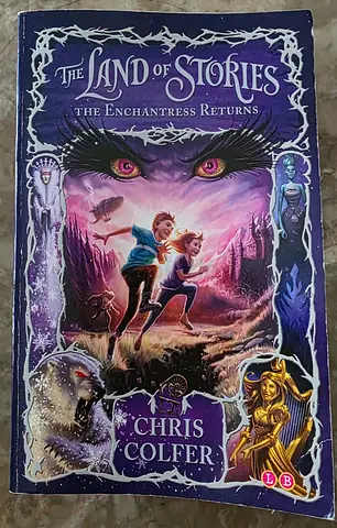 The Land of Stories: The Enchantress Returns by Chris Colfer