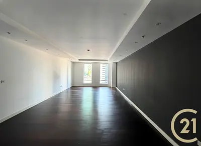 Exclusive | Mid Floor | Vacant I Huge Layout