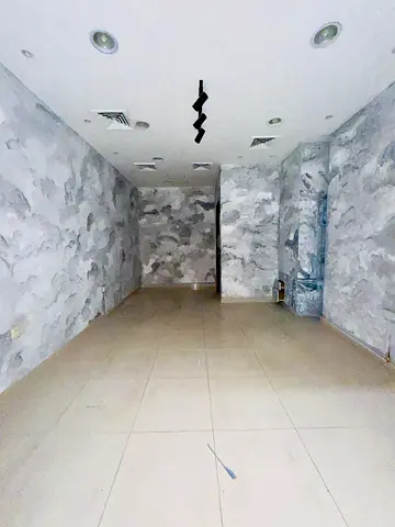 1 month free spacious shop available in Al Nahda Sharjah near kfc and 6 cheques rent only 39k