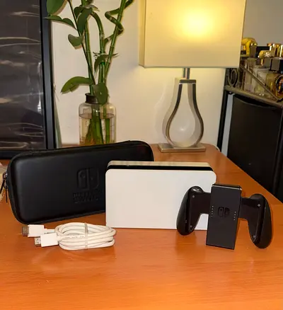 Nintendo - Dock + Case + Joycon