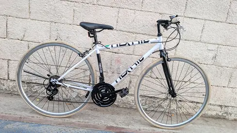 White hybrid/commuter road bike - 21-speed, good condition