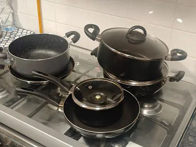 Non-stick cookwar — pans and pots with lids (9 pieces)