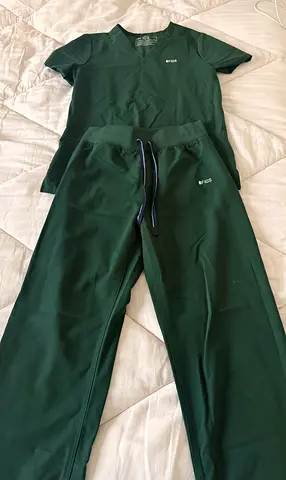 Dark Green Medical Scrub Set from figs— Top Size XS and Drawstring Pants, Size S