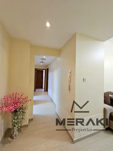 شقه لقطه غرفتين وصاله  مع غرفه خادمه اكبر مساحه اطلاله بحر في عجمان وان المدفوع مطلوب بدون مربح وطابق عالي مع باركنج.