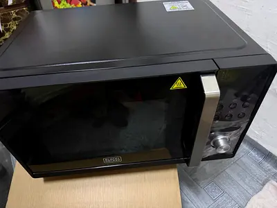 Black & Decker countertop 28 liters microwave - perfect working condition, one time used only