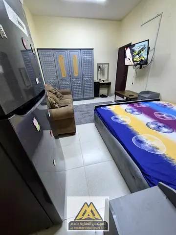 استوديو للإيجار الشهري في الروضة 3 – عجمان عائلات فقط | شامل الكهرباء والماء والإنترنت | موقع مميز | خلف مطعم الغواص