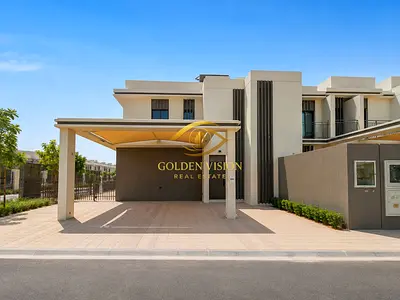 Amazing location 3 BR TH close to Beach