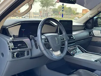 صورة 10 لـ 2019 Lincoln NAVIGATOR