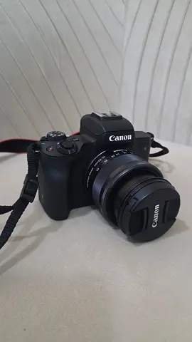 Canon M50 Mirrorless Camera with 15-45mm Lens