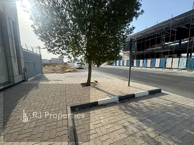 LUXURY showroom MAZZiNE FLOOR office space ready to move Business area only jest 150k