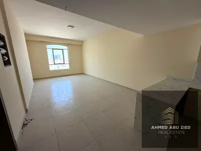 شقة فاخرة أول ساكن غرفة و صالة للايجار السنوي على كورنيش عجمان, غرفة نوم ماستر, خزائن بالحائط, تكييف مركزي, غاز مركزي, باركينج مجاني, موقع مميز عائلات