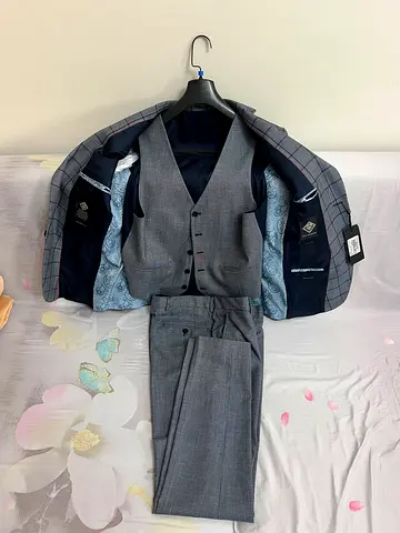 Three-piece grey checked suit (jacket, waistcoat, trousers) - like new