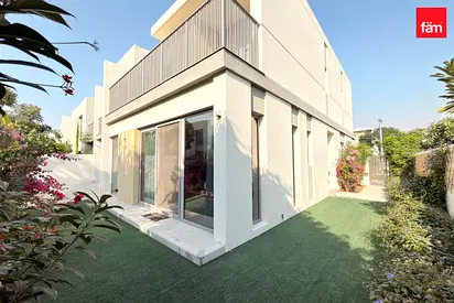Vacant | Modern Furniture | Corner Unit