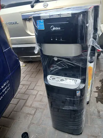 Bottom load water dispenser
