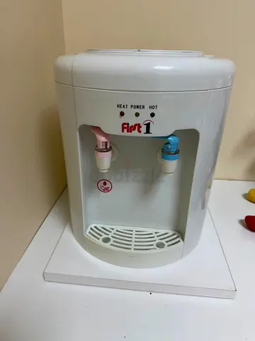 Compact countertop water dispenser with hot & cold taps