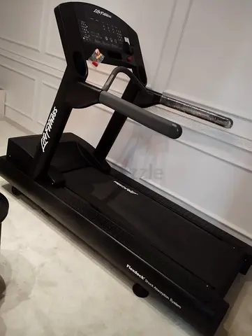 Life fitness treadmill