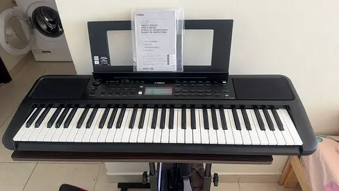 Yamaha PSR-E363 61-Key Keyboard – Good Condition with Manual