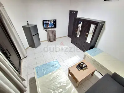FULLY FURNISHED BALCONY PARTITION ROOM FOR 2 BACHELORS(MEN) LOCATED NEAR UNION METRO STATION