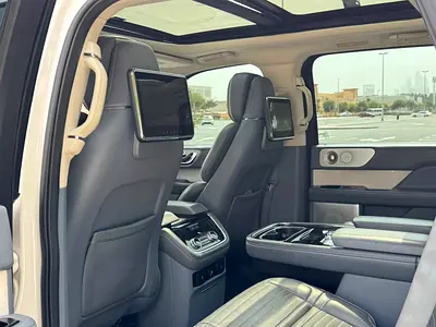 صورة 15 لـ 2019 Lincoln NAVIGATOR