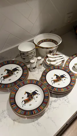 Dinnerware set