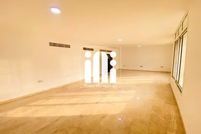 سـعـر مـمـتـاز | بـاركـن بـيـزمـنـت | شـقـه 4 غـرف + بـلـكـونـه | مـوقـع مـمـيـز