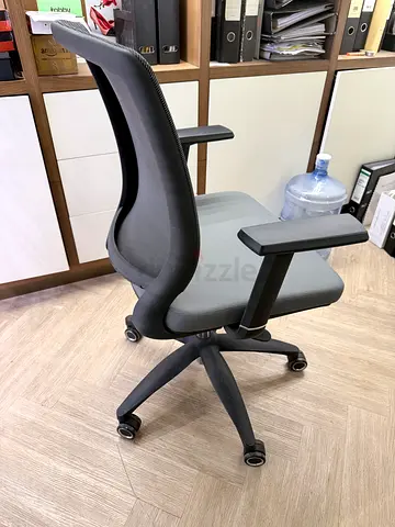 Ergonomic Mesh Office Chair with Adjustable Height