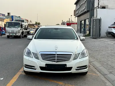 MERCEDES BNEZ E 300 ELEGANCE 2011 ONLY 17K Kilometers Original | Korean Specs | Well Maintained