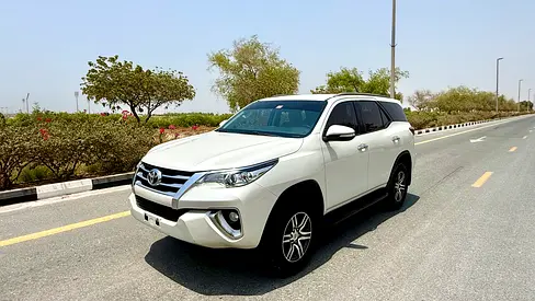 2016 Toyota FORTUNER — миниатюра 3