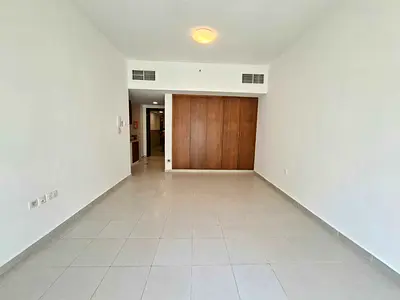 Bright & Spacious | 1 Free Parking | Near To Spinnys |