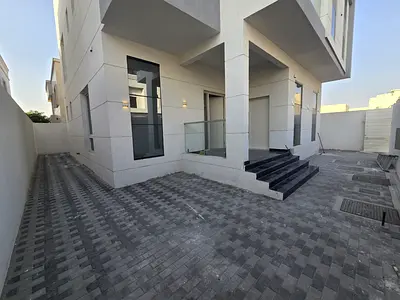 🏡 فيلا أول ساكن للإيجار – الياسمين | عجمان ✨ جاهزة للسكن فورًا ✅ طابقان + روف 🛏️ 5 غرف نوم 🛋️ مجلس + صالة 🍽️ مطبخ 👩‍🍳 غرفة خادمة 💰 100,000 درهم