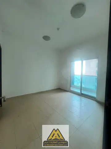 Bedroom, spacious living room, American-style kitchen, central air conditioning, very vibrant location close to everything