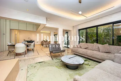 Courtyard | Fully Furnished and Extended | Luxury