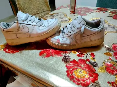 White airforce 1 , 42 size almost no noticable wear