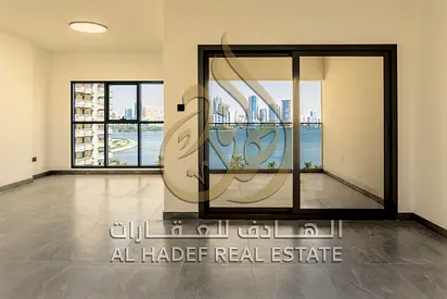 برج جديد أول ساكن موقفان مجانيان للسيارات. جيم مجاني مسبح مجاني جلسات مميزة على الرووف تصديق عقد الإيجار على المالك. للإيجار السنوي شقة 3 غرف وصالة ف