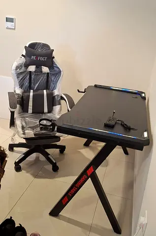 Gaming desk and gaming chair set - Brand new