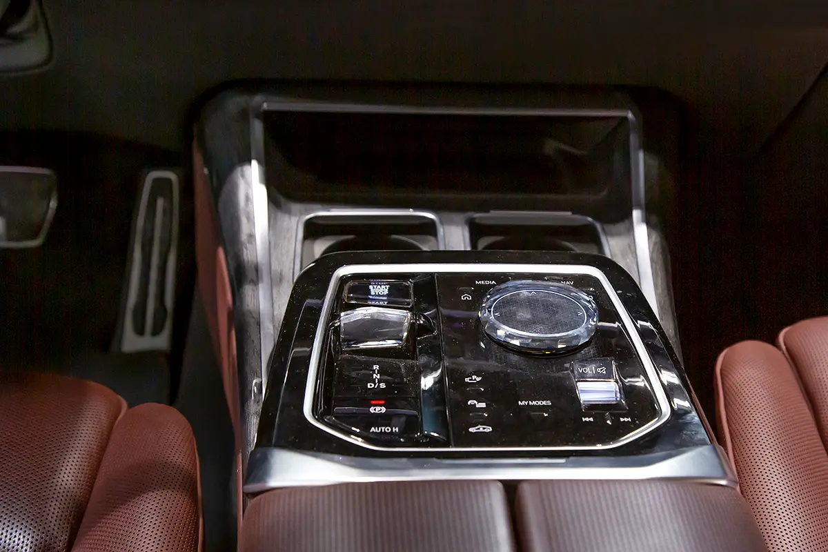 BMW 7-Series 2024