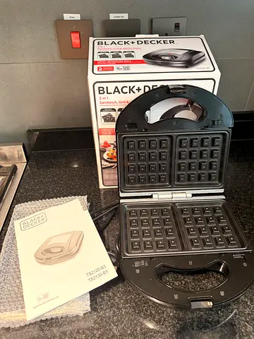 Black+Decker Electric Waffle Maker - Good Working Condition