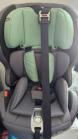 Infant car seat in good used condition