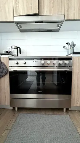 Siemens stainless steel freestanding oven with gas hob - good condition