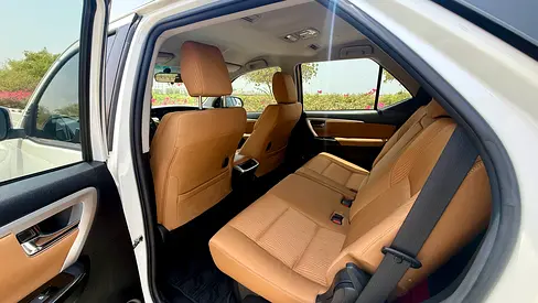 2016 Toyota FORTUNER — миниатюра 4