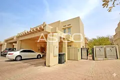 Modern Luxury Villa | Private Garden | The Lakes