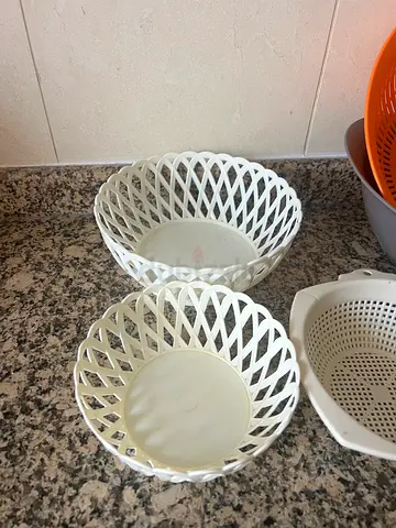 Set of 2 Collapsible Silicone Strainers / Colanders - Green