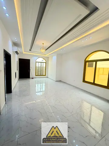 Villa for annual rent in Al Yasmeen, Ajman. 5 bedrooms, majlis, living room, maid room, kitchen, 2