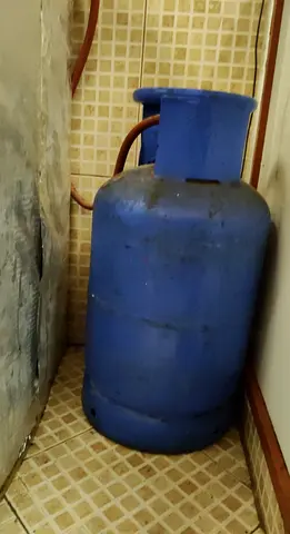 LPG gas cylinder with regulator