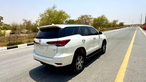 2016 Toyota FORTUNER — миниатюра 17