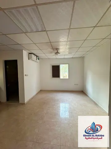 Spacious studio in Al Qulaya with separate kitchen, prime location close to services, annual rent A