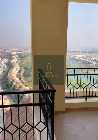 شقة مكونة من 3 غرف نوم وصالة للبيع / للإيجار – رويال بريز، قرية الحمرا