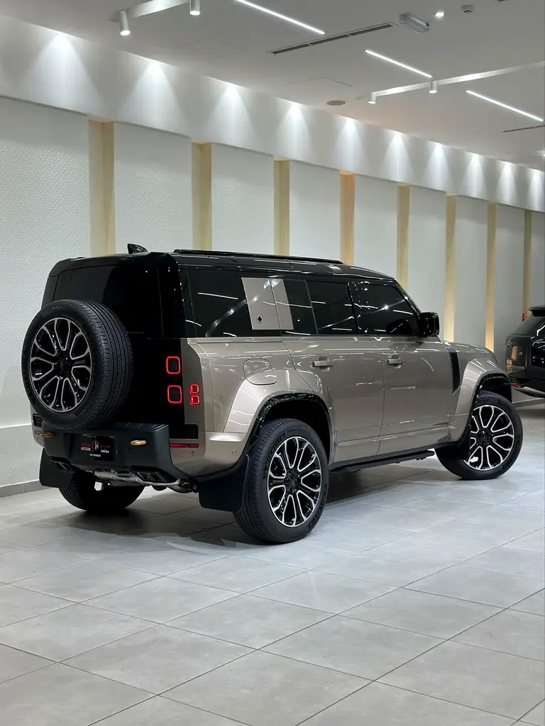 Land Rover Defender 2026