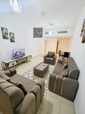 شقة سكنية راقية ومتميزة للغاية شهريًا في إمارة عجمان وتحديداً في منطقة الراشدية 3 الحيوية ضمن أبراج عجمان وان
